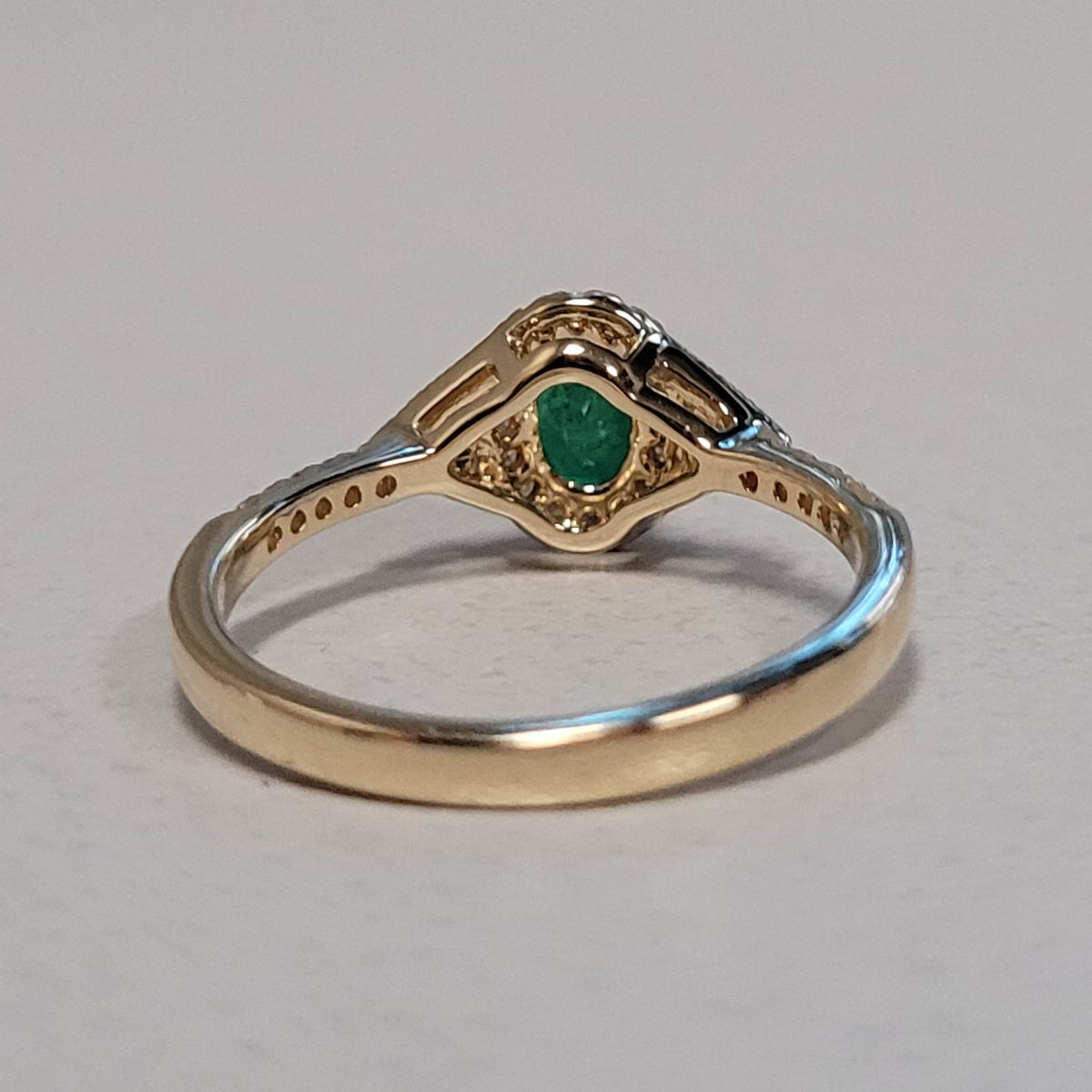 14KYG Oval Emerald & Diamond Ring 1ctw