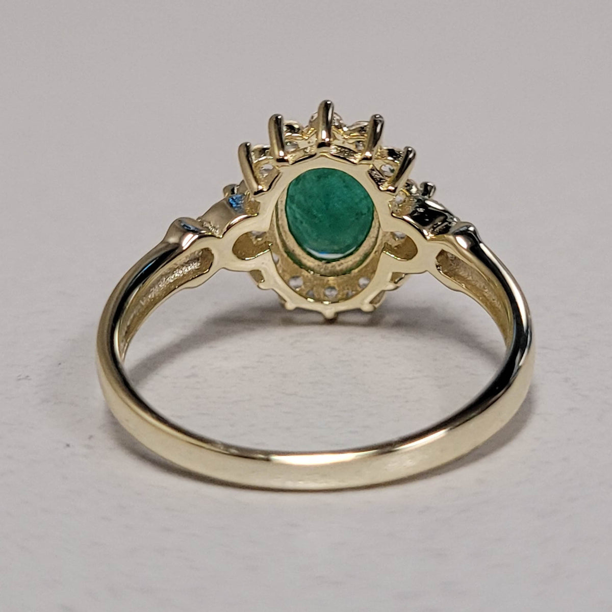 14KYGP EMERALD & WHITE TOPAZ RG 1 5/8CTW